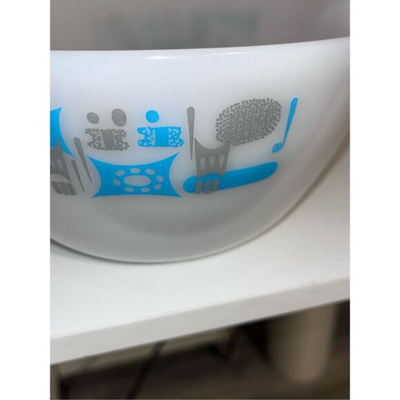 Vintage MCM Fire King Atomic Blue Heaven 10 inch bowl flawless - Picture 14 of 16